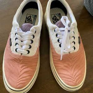 Vans Mixed Media ComfyCush Color Antique White/Multi. Size 7.5 Men, 9.0 Women